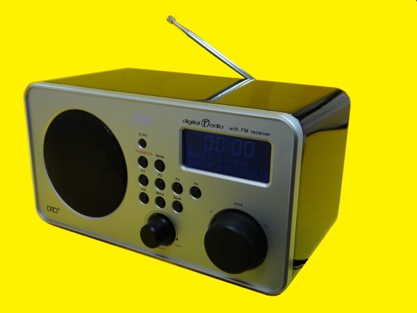 Digitalradio DAB+ / DAB / UKW / LCD-Display / Kopfhöreranschluss